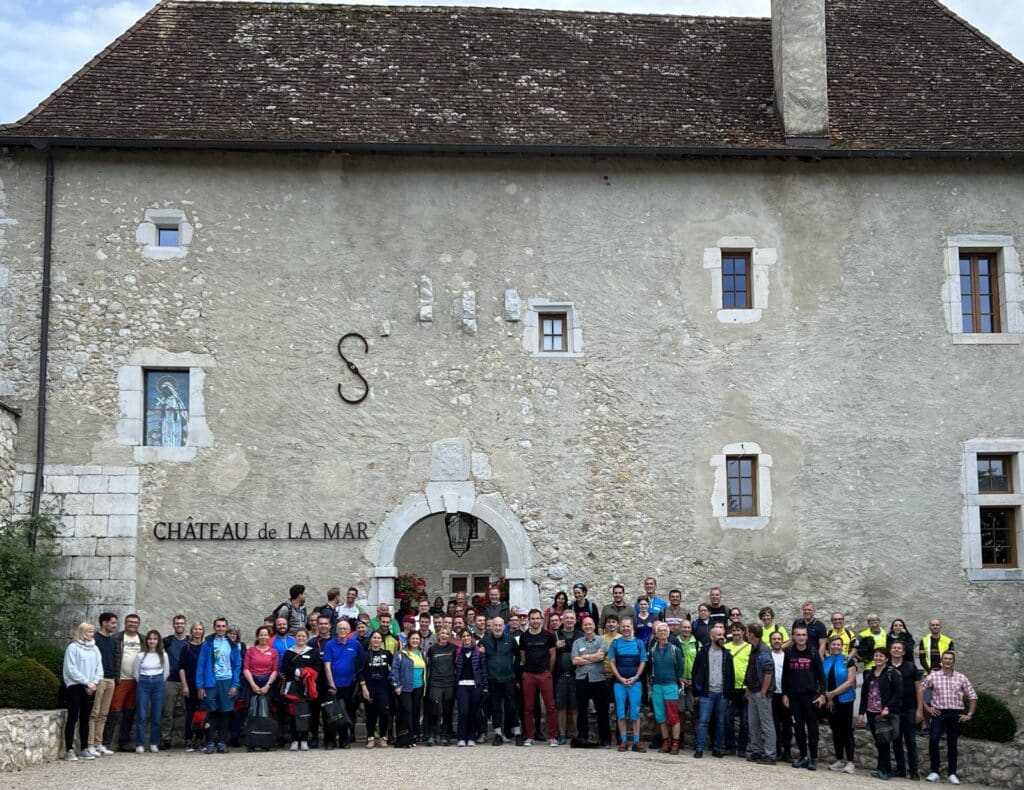 CycleSummit 2022 in Chambéry – group photo at the Château de la Mar
