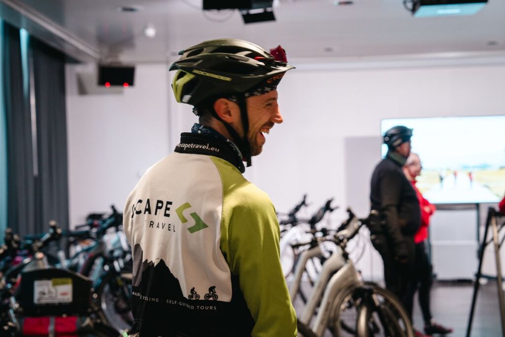 CycleSummit 2024 in Bern – E-bike group on the way to Thun